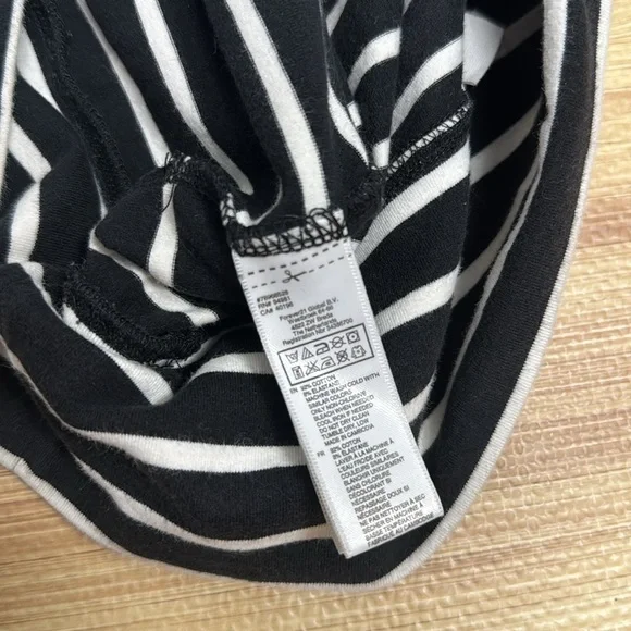 Forever 21 | Black & White Striped Stretchy Skirt | Size Large - Picture 6 of 6